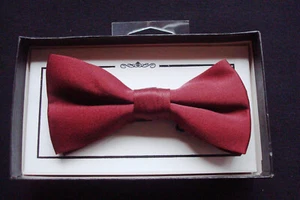 Mens Burgundy bowtie, adjustable to fit neck size 13 ¾ - 18 inches, bow tie - Picture 1 of 8
