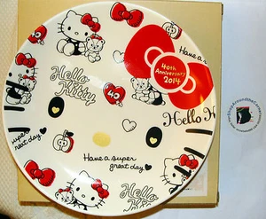 SANRIO Hello Kitty 40 años. VAJILLA PLATO DE DISEÑO ABRAZO Hecho en Japón   - Imagen 1 de 12