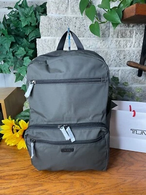 NUEVO CON ETIQUETAS MOCHILA TUMI GRIS OSCURO EMBALABLE PLEGABLE HOMBRO LRG BOLSO DE MANO DE VIAJE Foto 1 de 4