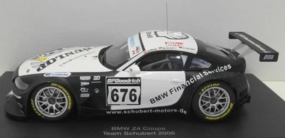 AutoArt escala 1/18 diecast - 80649 BMW Z4 cupé Nurburgring 2006 Team Schubert Foto 1 de 4