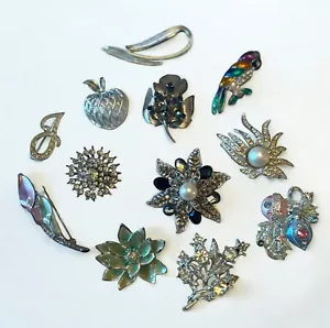 Lote de 12 broches retro vintage tono plata estrás imitación perla joyería inmobiliaria - Imagen 1 de 17