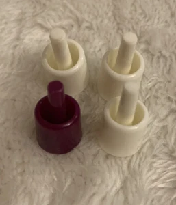 Vintage The Magnificent Race Parker Brothers Board Game Replacement Part 4 Pegs - Picture 1 of 12
