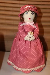 HANDGEFERTIGTE KOLONIALE VOLL GEKLEIDETE PUPPE BLUMENSTRAUSS KAPPE MIT STÄNDER SEHR GUT GEMACHT - Bild 1 von 7