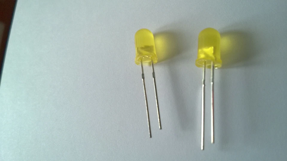 LED jaune diode 5 mm 5 V pour bricolage électronique et professionnel - Photo 1/1