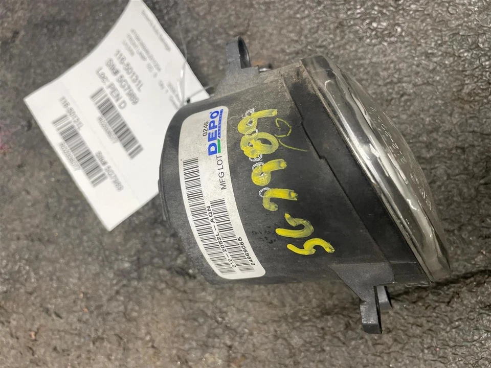 Used Driving Light fits: 2008 Toyota Avalon Fog-Driving Grade A - Imagem 1 de 4