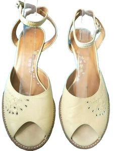 CLARKS PALE YELLOW LEATHER PEEP TOE SLINGBACK STRAPPY HEEL SANDALS SHOES UK 8 D - Picture 1 of 11