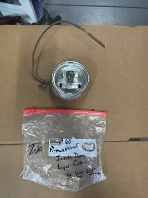 Dodge Dart Valiant 1965 interior cúpula carcasa de luz con 2 tornillos ¡OEM! Foto 1 de 4