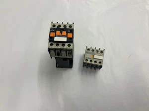 Relè di controllo Telemecanique CA3 DN 40 con LA1 DN 40 NUOVO VECCHIO MAGAZZINO - Foto 1 di 5