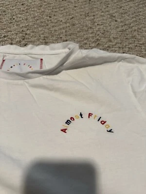 Camiseta blanca “Almost Friday” para hombre talla grande Foto 1 de 2