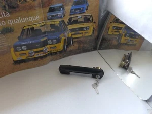 FIAT 131 ABARTH RALLY 76 - MANIGLIA ANTERIORE DX NERA CON CHIAVI - Imagen 1 de 2