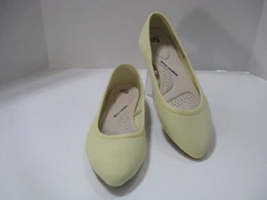 SO Slip On Flats Memory Yellow Women's Size  US 6.5 NWOT - Picture 1 of 5