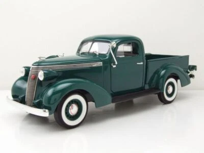 Studebaker Coupe Express Pick Up 1937 Verde Modellino 1:18 Lucky Die Cast - Immagine 1 di 4