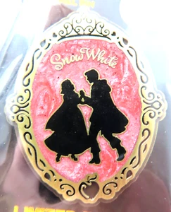 Disney Pin Pink ala Mode Snow White Antique Princess Locket LE 350 #150410 - Picture 1 of 3
