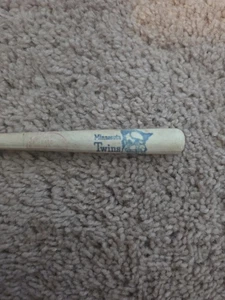 Minnesota Twins Hillerich & Bradsby Louisville Slugger 5” Mini Bat. - Picture 1 of 4