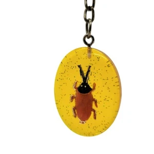 Resin Schlüsselanhänger mit Insekten Design - gelber ovaler Anhänger mit rotem Käfer - Bild 1 von 8