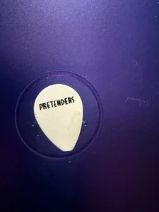 THE PRETENDERS - - - ¡Pulsa de guitarra usada en el escenario!!!! ¡MUY RARO!!!! - Imagen 1 de 1