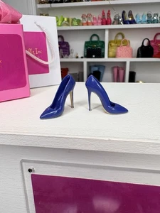 Integrity Toys Adele Makeda A Toast to Us Fashion Royalty Doll Blue Mold Pumps - Bild 1 von 6