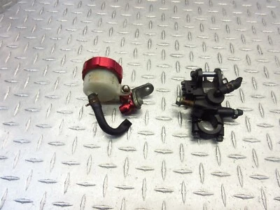 2006 06-07 Suzuki GSXR 600 GSXR600 freno delantero cilindro maestro botella derecha Foto 1 de 4