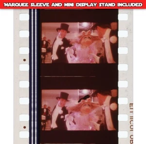 Great Muppet Caper (1981) - Miss Piggy bailando - Tira de película de 5 celdas de 35 mm 069 - Imagen 1 de 3
