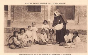 BURMA - Distribution of rice to a group of orphans - Picture 1 of 2