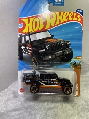 2025 Hot Wheels Case F '20 Jeep Gladiator Super Series HW Dirt - Image 1 of 4