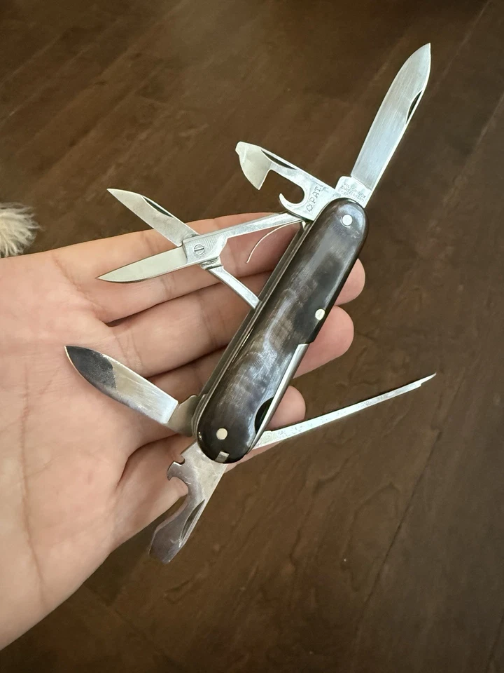 Cuerno Victorinox VICEPRESIDENTE Ultra Raro / Remaches Expuestos / Lima de Uñas Larga 84 mm Foto 1 de 4