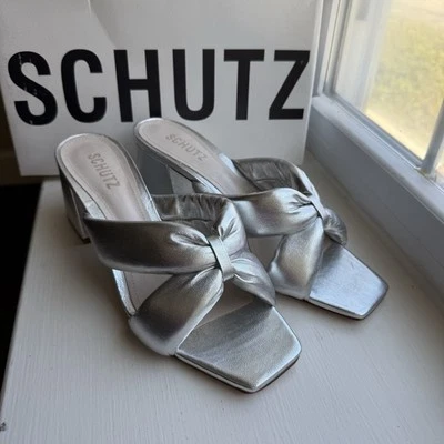 Zapatos de tacón grueso SCHUTZ talla 9,5 mariposa plateados metálicos torcidos Foto 1 de 4