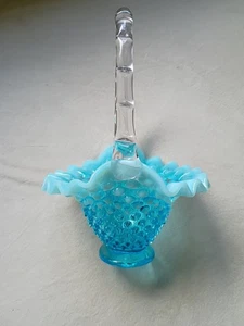 Fenton Kunstglas blau opalisierend Schuhnagel 4,5"×6,5" Korb mit Griff - Bild 1 von 8