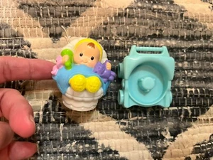 2 Piece Set 2004 Fisher-Price Little People Baby In Chair Plus Blue Stroller - Picture 1 of 18