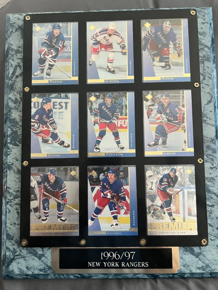 Cartões de equipe NY Rangers 1996/97 montados em placa - Imagem 1 de 1