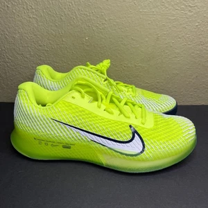 Scarpa da tennis Nike Court Air Zoom Vapor 11 HC da uomo taglia 8,5 Volt nuova DR6966-700 nby - Foto 1 di 10