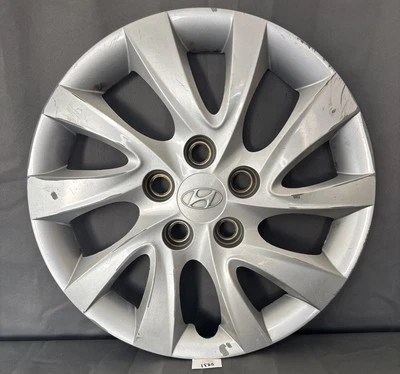Tampa de roda 2011-2015 Hyundai ELANTRA 16" calota aparafusada fabricante de equipamento original 55568 - Imagem 1 de 4