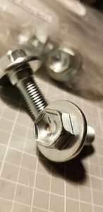 90105-10191 GENUINE Toyota idle pulley bolt  - Picture 1 of 15