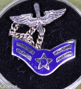 Prendedor de corbata solapa novia de la Fuerza Aérea de la Segunda Guerra Mundial de los Estados Unidos aviador primera clase MI1302 - Imagen 1 de 5