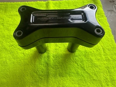 Elevadores de manillar Harley Davidson 1 1/4" negro brillante Foto 1 de 4