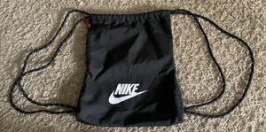 Nike Drawstring Backpack Sackpack Gym Bag with Zipper Pocket Black w/White Logo - Picture 1 of 12