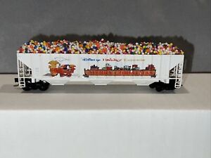 N SCALE RED CABOOSE DISNEY HOLIDAY EXPRESS 50’ HOPPER WITH LOAD 