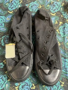 New Converse Black Low Top Trainer Shoes in Size 7 Chuck Taylor - Picture 1 of 5