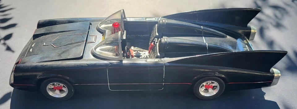 Coche Batman Johnny Lighting de metal fundido pesado de la década de 1960 - DC Comics hecho en 2002 Foto 1 de 4