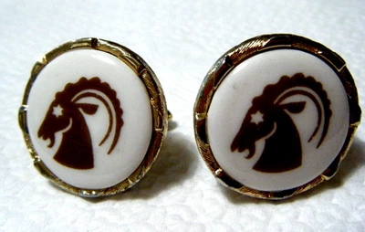 Gemelos de colección Royal Copenhagen Dinamarca porcelana blanca enviados por correo electrónico carnero frío firmados Foto 1 de 4