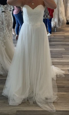 Brand new Stella York 6025 wedding gown – never worn, no alterations - Image 1 of 2