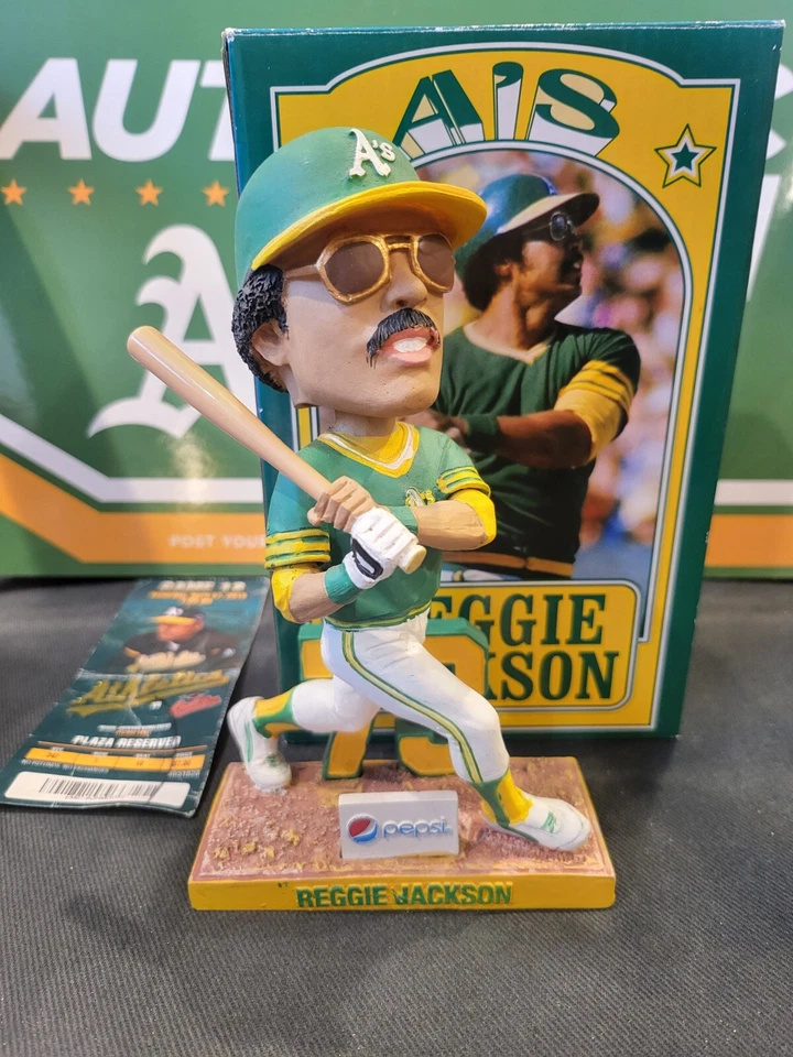 Bobblehead Oakland A's HOF Reggie Jackson 1973 AL & WS MVP bobblehead SGA - Imagem 1 de 1