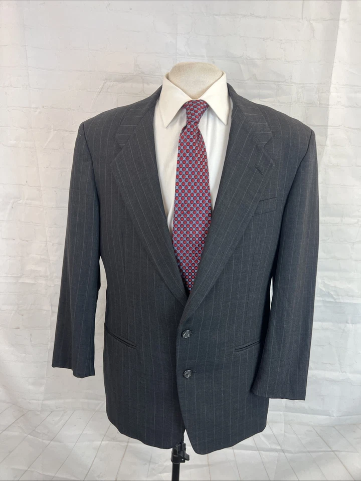 Blazer a rayas gris oscuro 42R vintage de Givenchy para hombre $2,495 Foto 1 de 4