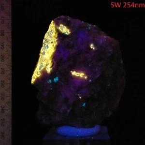 Fluorescent Norbergite & Diopside short wave mineral specimen Franklin 0.61kg - Bild 1 von 8