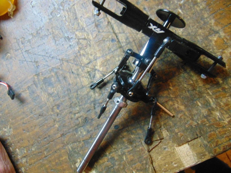 GAUI X4 FBL HAUPTROTORKOPFBAUGRUPPE C/W AUSWASCHMISCHER, TAUMEL, GLIEDER & WELLE - Bild 1 von 1