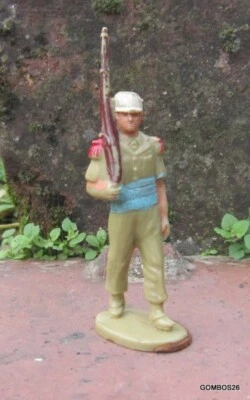 QUIRALU PLASTIQUE LA LEGION ETRANGERE / LEGIONNAIRE FUSIL AU DEFILE NO STARLUX - Photo 1/4