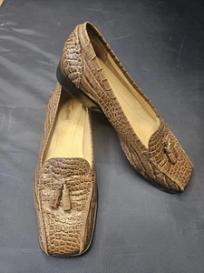 Trotters Women's Leather Croc Embossed Slip On Tassel Loafer Shoe 10W Brown - Picture 1 of 14