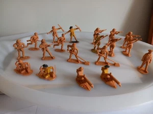 Timpo Solid 1:32 British 8th Army x 19 Desert Rats Most Unpainted WW2 Vintage - Picture 1 of 12