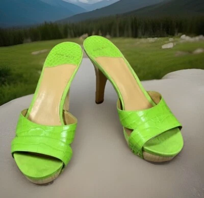 VINTAGE Y2K NINE WEST HEELS SNAKE SKIN PATTERN GREEN WITH WOOD HEELS SIZE 8.5 M - Image 1 of 4