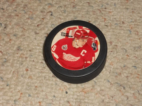 STEVE YZERMAN DETROIT RED WINGS NHL Photo Hockey Puck-New!!! Cover
